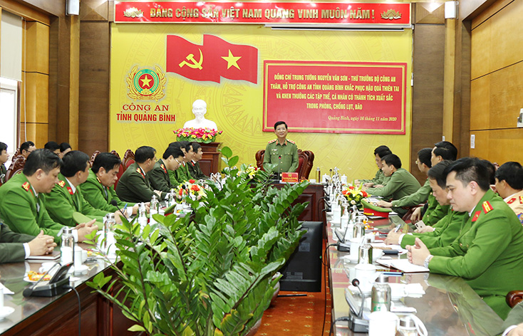 Thứ trưởng Bộ Công an Nguyễn Văn Sơn thăm, làm việc tại Quảng Bình