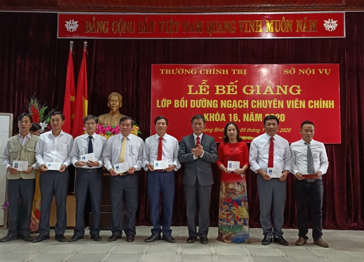 Đẩy mạnh nghiên cứu khoa học, tổng kết thực hiện, góp phần hoàn thành nhiệm vụ chính trị trong giai đoạn hiện nay