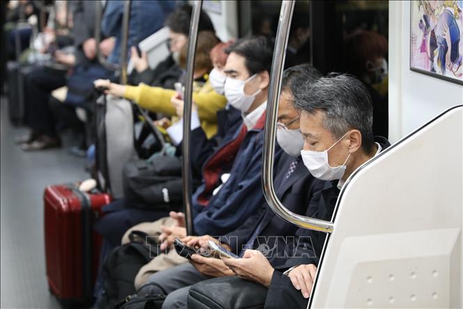 Tokyo nâng cảnh báo COVID-19 lên mức cao nhất