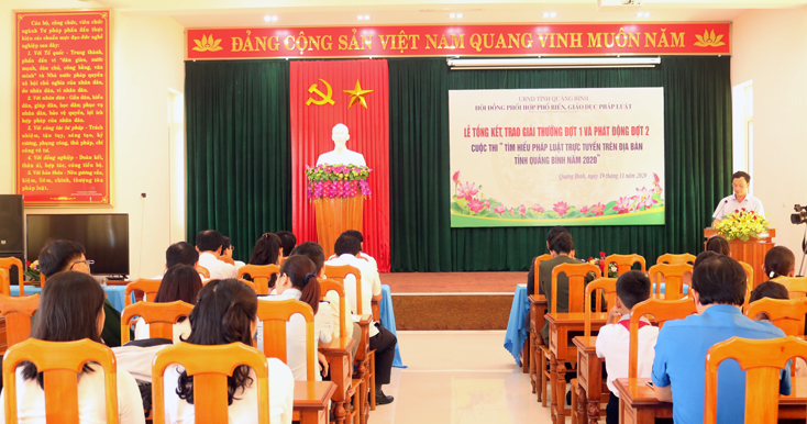 Trao thưởng và phát động cuộc thi "Tìm hiểu pháp luật trực tuyến trên địa bàn tỉnh Quảng Bình năm 2020"