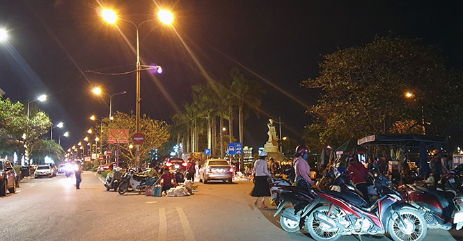 Xử lý nghiêm tình trạng họp chợ lấn chiếm lòng đường