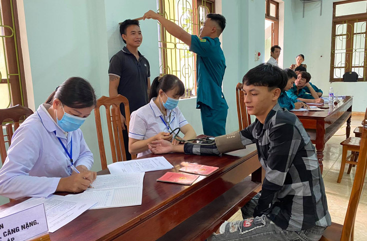 Lệ Thủy: Khám sơ tuyển nghĩa vụ quân sự cho 1.200 công dân