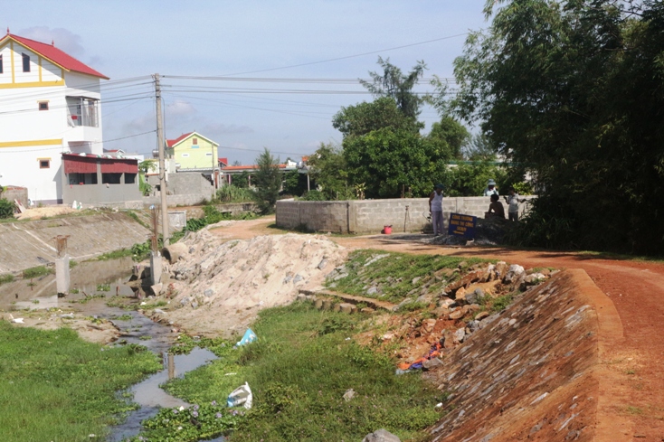 Bảo đảm tiến độ công trình kè chống sạt lở Khe Cát