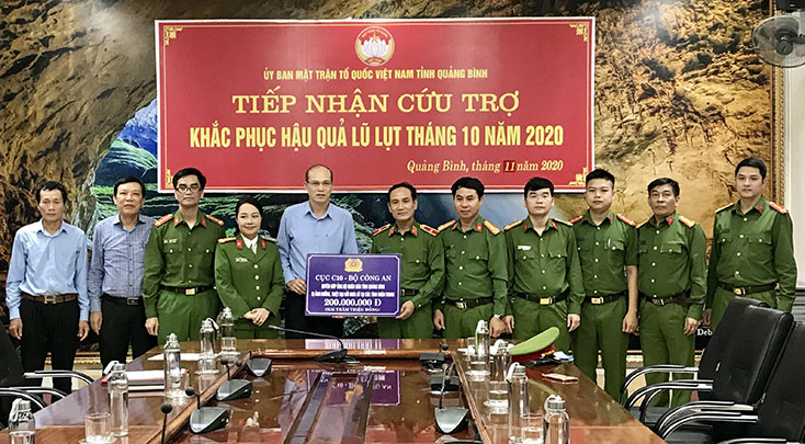 Cục C10, Bộ Công an hỗ trợ Quảng Bình 1,4 tỷ đồng khắc phục hậu quả thiên tai