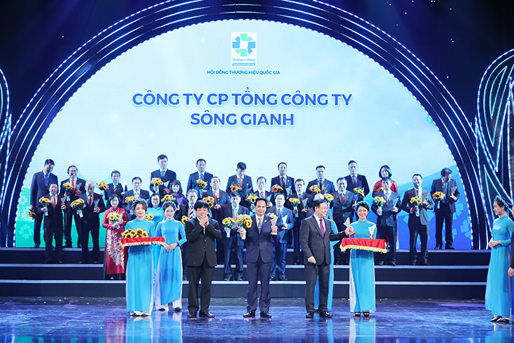 Phân bón hữu cơ vi sinh của Công ty cổ phần Tổng công ty Sông Gianh nhận giải thưởng "Sản phẩm đạt thương hiệu quốc gia Việt Nam năm 2020"
