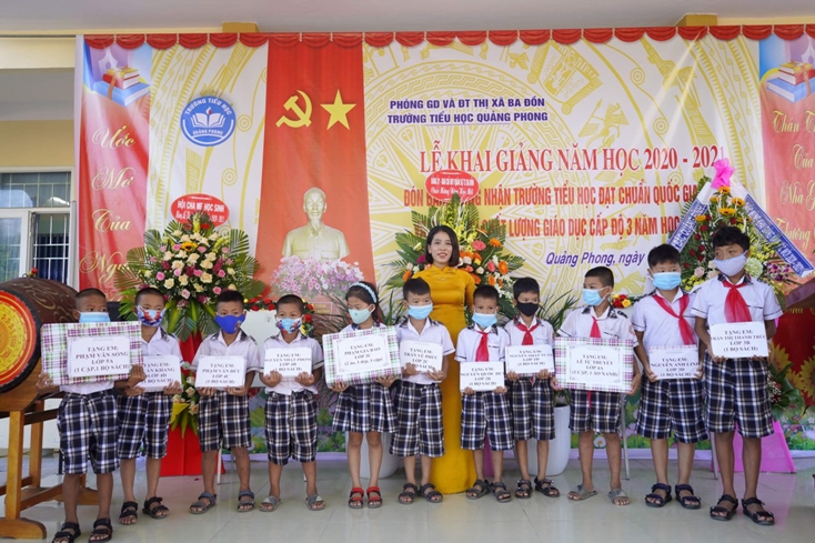 Nữ hiệu trưởng tận tâm với nghề