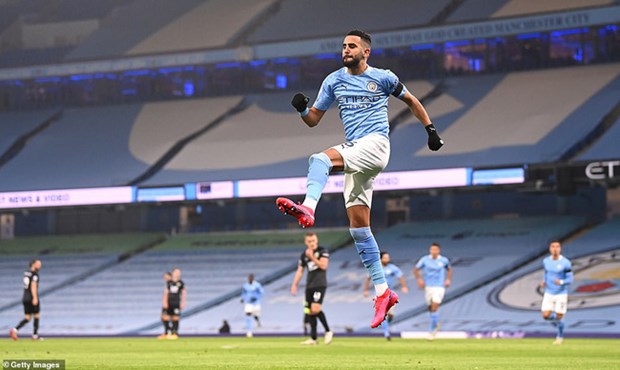 Premier League: Liverpool mất điểm vì VAR, Man City thắng tưng bừng