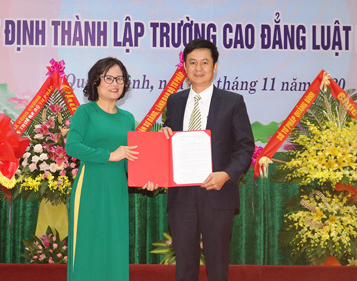 Công bố quyết định thành lập Trường cao đẳng Luật miền Trung