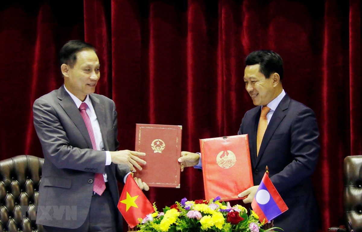 Việt Nam-Lào xem xét nối lại thông quan hàng hóa toàn tuyến biên giới