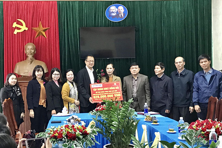 Tập đoàn KHKT Hồng Hải hỗ trợ hơn 2,2 tỷ đồng khắc phục hậu quả thiên tai