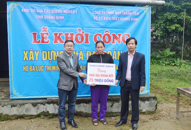 Khởi công và khánh thành nhà "Đại đoàn kết" tặng cho hộ nghèo