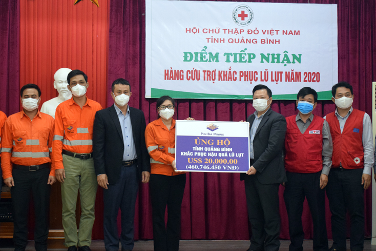 Công ty Phu Bia Mining Limited hỗ trợ Quảng Bình 20.000 USD để khắc phục thiệt hại lũ lụt