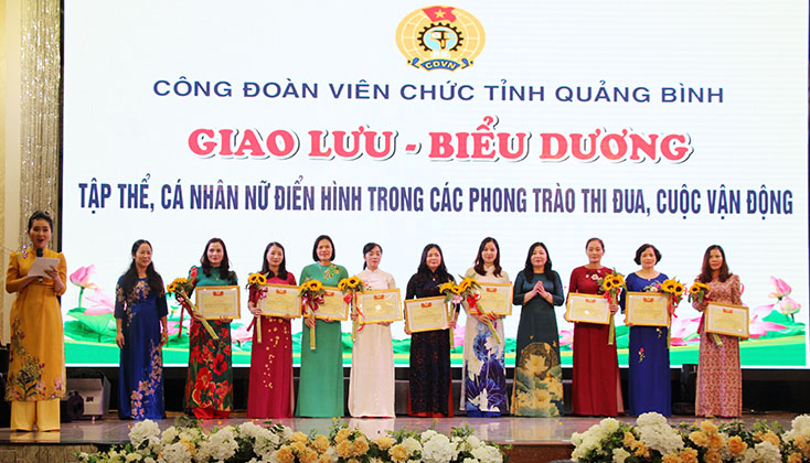 Biểu dương 9 tập thể, 47 cá nhân nữ điển hình trong các phong trào thi đua