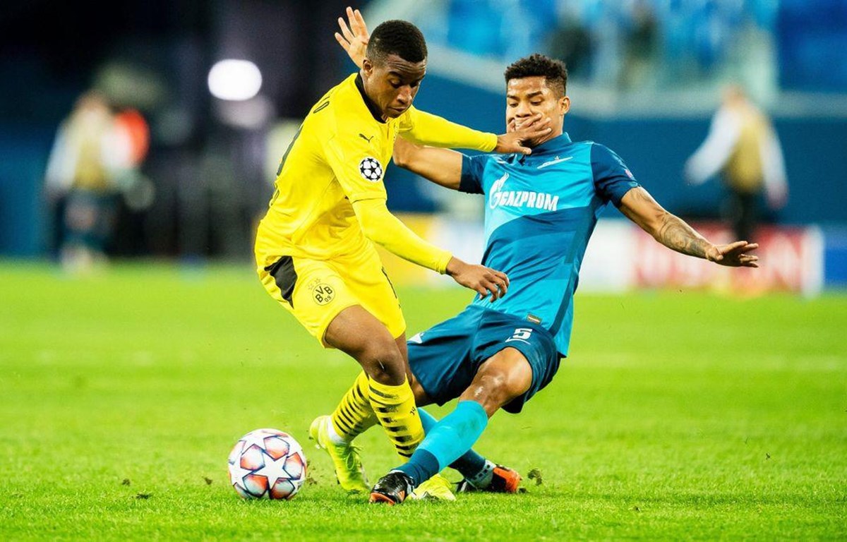 'Thần đồng' Youssoufa Moukoko đi vào lịch sử Champions League