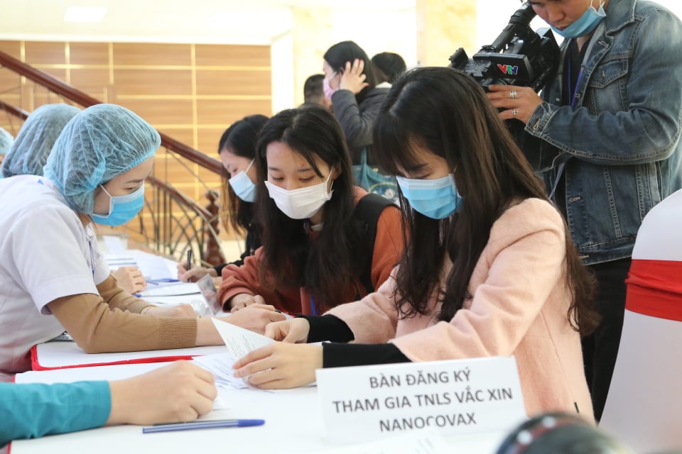 Tiêm thử nghiệm vắc xin phòng COVID-19 diễn ra như thế nào?