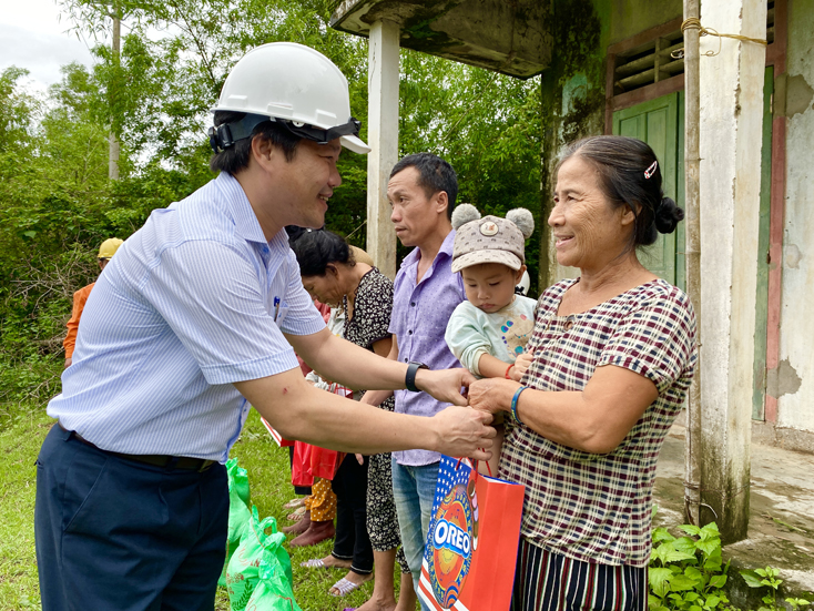 Hơn 100 triệu đồng "thắp sáng niềm tin" cho khách hàng