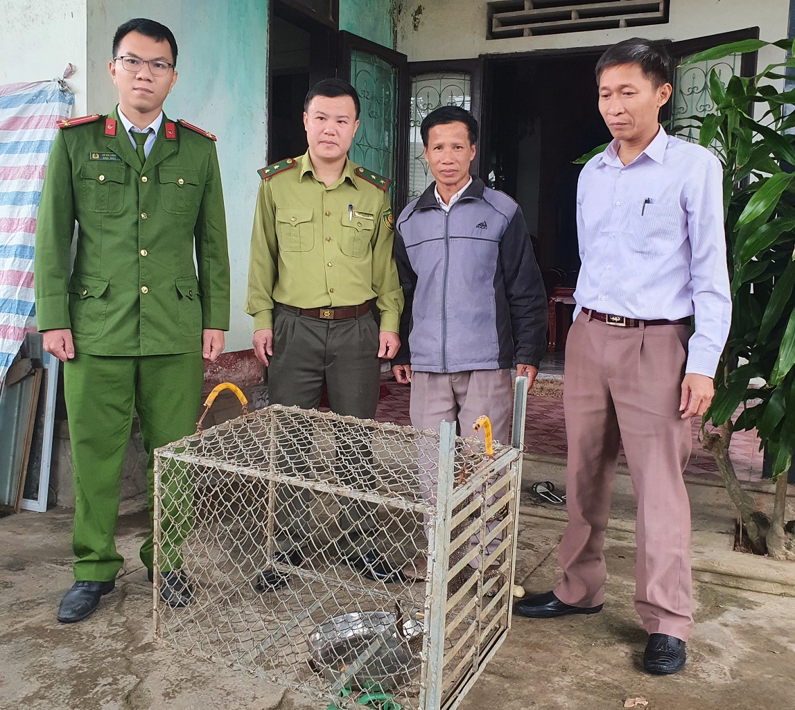 Vận động người dân giao nộp cá thể động vật hoang dã