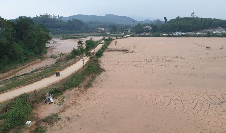 "Mất ruộng" sau lũ...