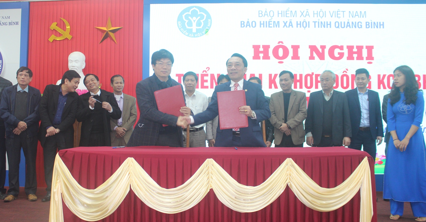 BHXH Quảng Bình ký kết hợp đồng khám chữa bệnh BHYT với nhiều cơ sở y tế