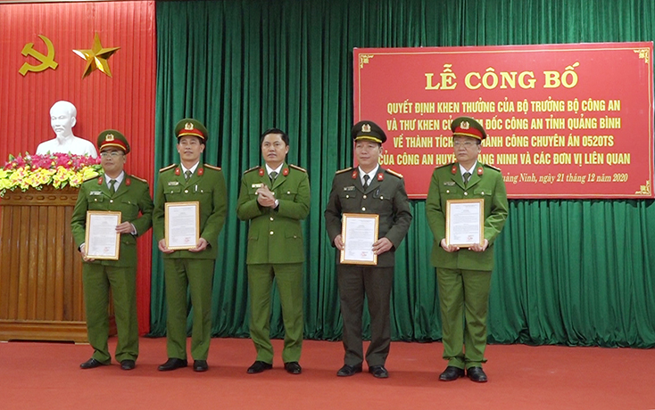 Bộ Công an khen thưởng Công an Quảng Bình về đấu tranh chuyên án phá rừng quy mô lớn
