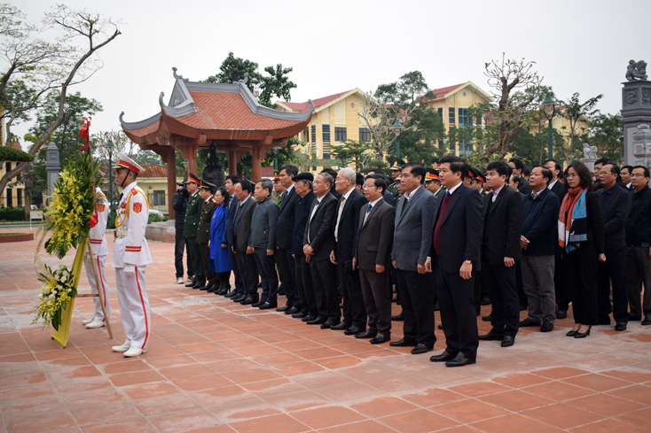 Lễ viếng, dâng hương Đền thờ Bác Hồ và các Anh hùng, liệt sỹ Quảng Bình; Nghĩa trang liệt sỹ Ba Dốc