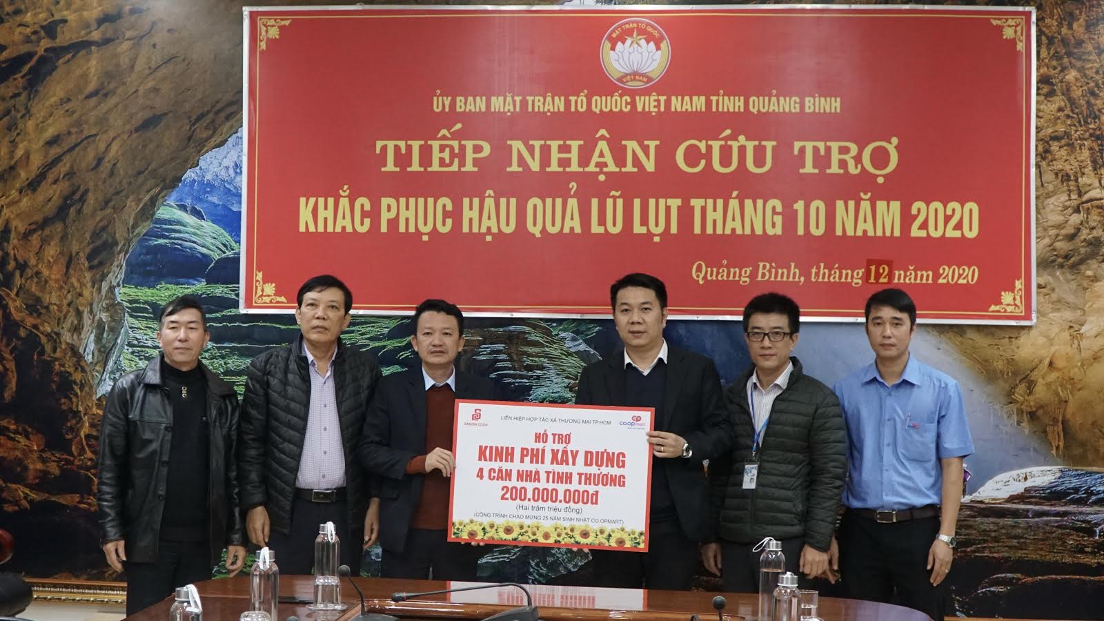 Co.opmart Quảng Bình hỗ trợ 200 triệu đồng khắc phục hậu quả thiên tai