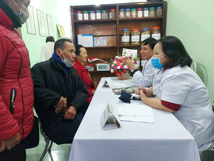 Khai trương phòng chẩn trị y học cổ truyền