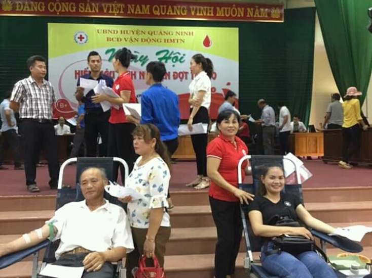 "Sống là cho đâu chỉ nhận riêng mình"