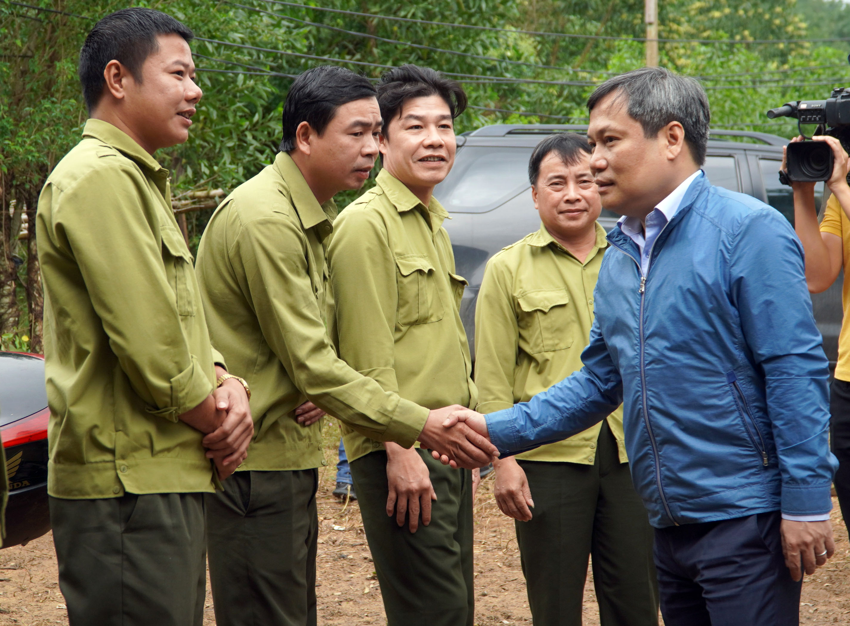 Thực hiện hiệu quả chỉ đạo của Thủ tướng Chính phủ về phong trào "Tết trồng cây"và cấm chặt hoa đào, các loại cây rừng chơi tết