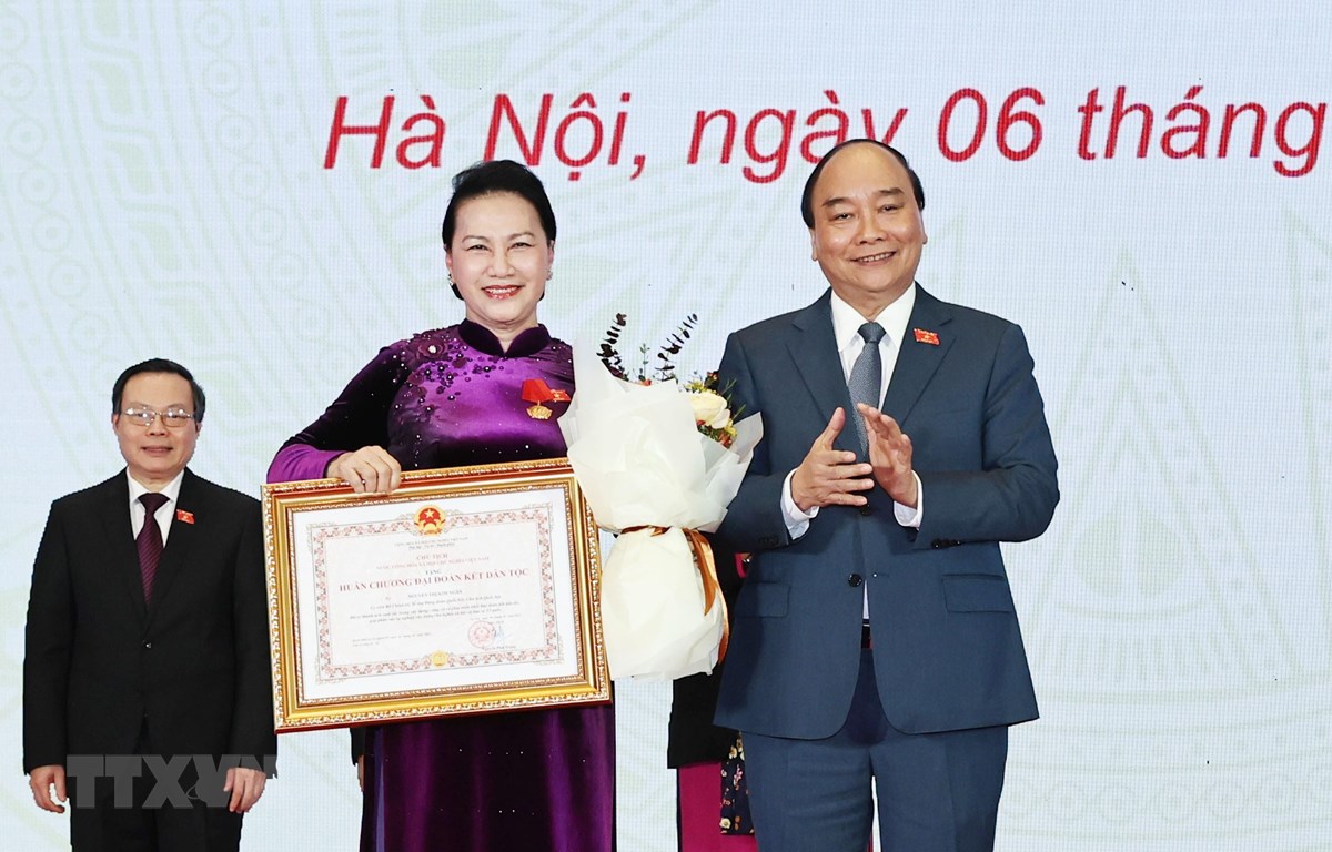 Lễ trao tặng Huân chương Đại đoàn kết dân tộc tặng lãnh đạo Quốc hội
