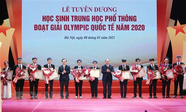 Thủ tướng tuyên dương học sinh trung học đoạt giải Olympic quốc tế