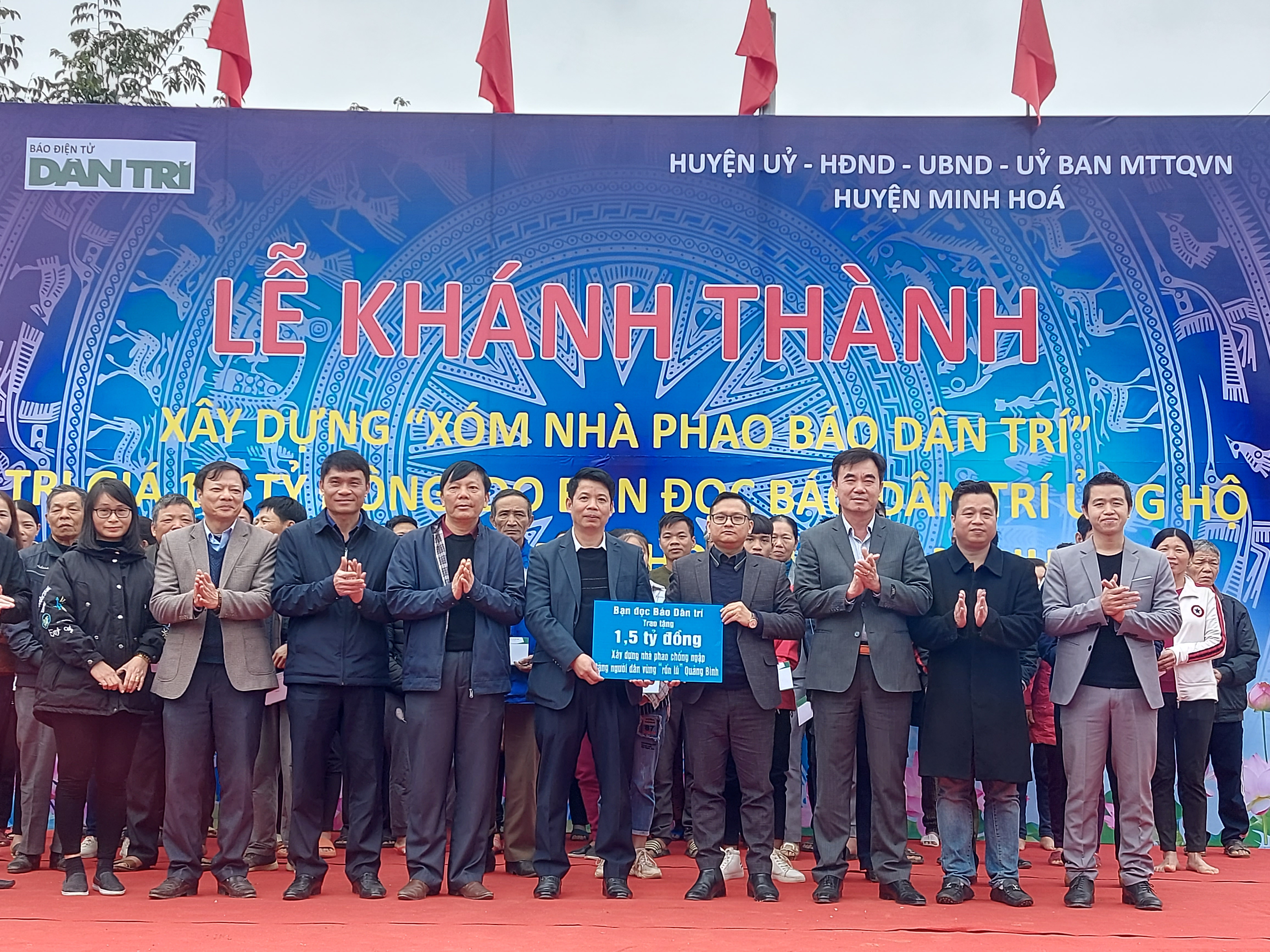 Khánh thành công trình "Xóm nhà phao Báo Dân trí"
