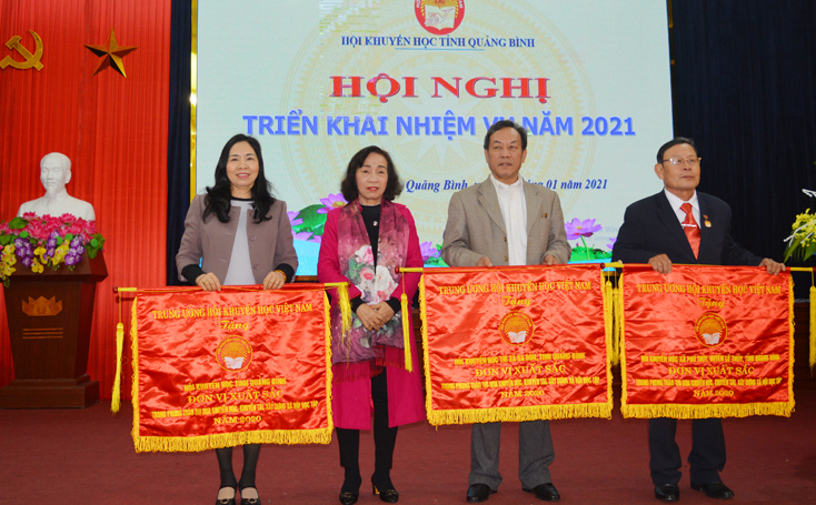Biểu dương các điển hình trong phong trào khuyến học, khuyến tài