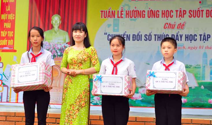 Bố Trạch: Tiếp sức cho trên 3.200 học sinh đến trường