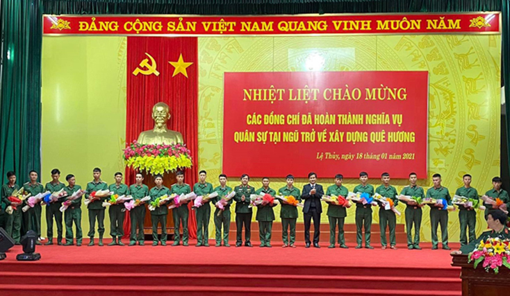 Lệ Thủy, Bố Trạch: Đón các quân nhân hoàn thành nghĩa vụ quân sự trở về địa phương