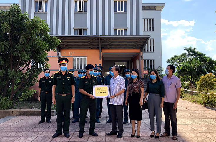Tiếp tục đẩy mạnh các cuộc vận động, phong trào thi đua yêu nước