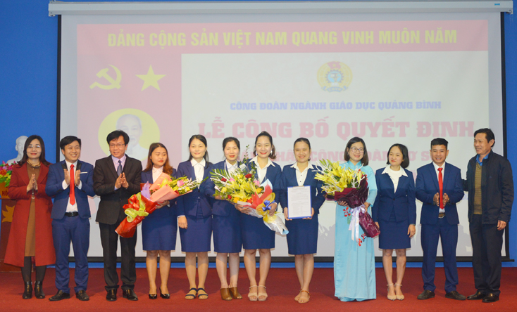 Công bố quyết định sáp nhập công đoàn cơ sở và tổ chức chương trình Tết sum vầy 2021