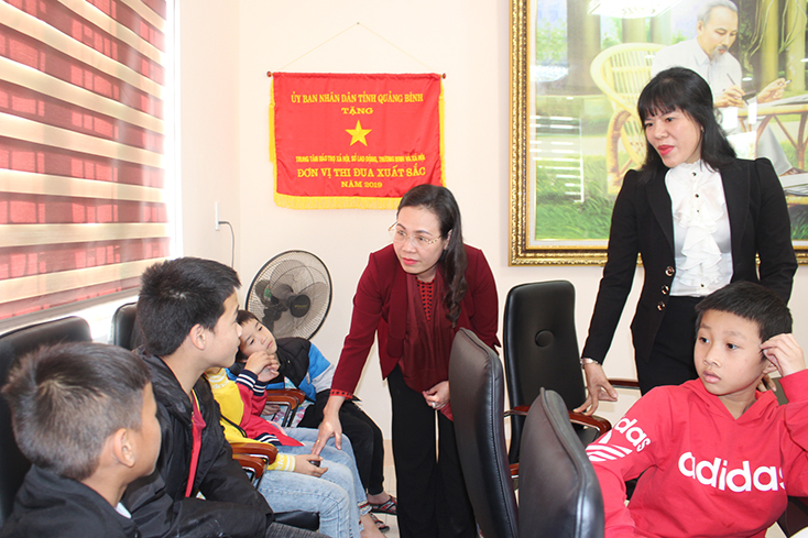 Lãnh đạo tỉnh thăm, chúc Tết một số đơn vị, các gia đình chính sách và các đồng chí nguyên lãnh đạo tỉnh