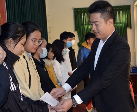 Hội Khuyến học tỉnh: Tiếp sức đến trường cho học sinh, sinh viên huyện Bố Trạch