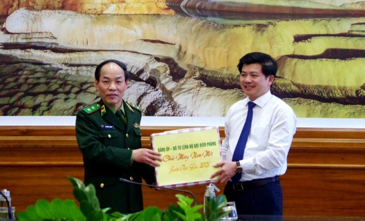 Bộ Tư lệnh Bộ đội Biên phòng thăm, chúc Tết tại Tỉnh ủy Quảng Bình
