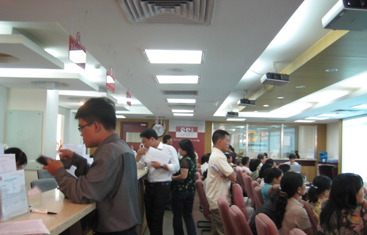 Chứng khoán giảm mạnh nhất lịch sử, VN-Index mất thêm 73,87 điểm