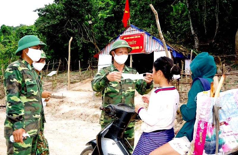 Kiểm tra công tác sẵn sàng chiến đấu và phòng, chống dịch Covid-19