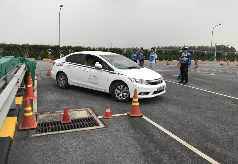 Tạm dừng đào tạo, sát hạch lái xe để chống dịch Covid-19