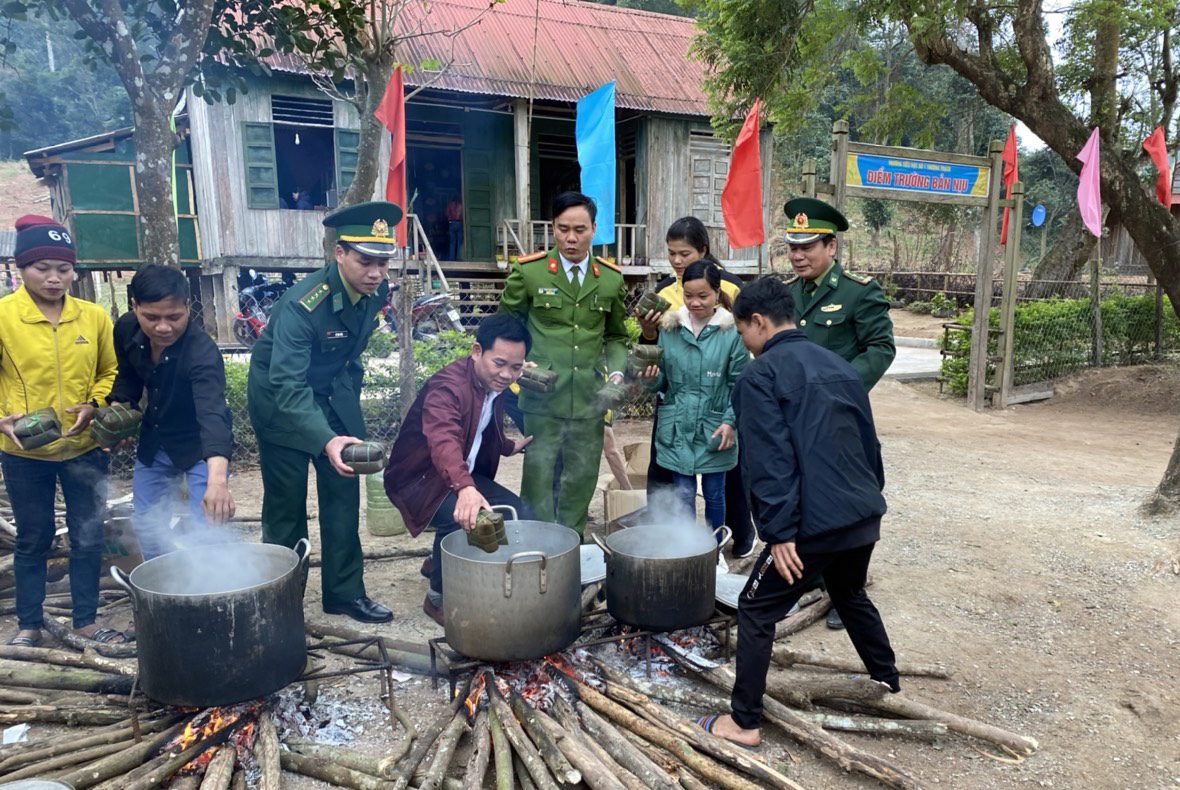 "Tết biên cương, ấm tình quê hương"