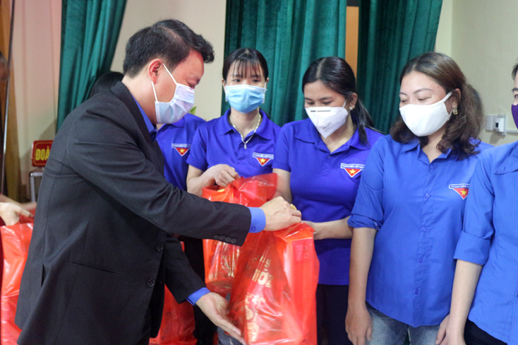 "Tết ấm cùng thanh niên công nhân"