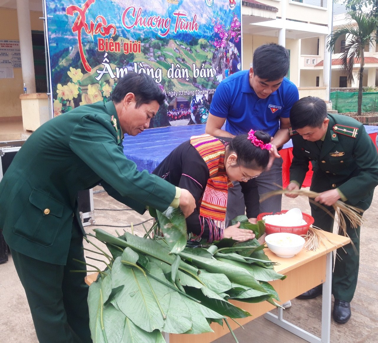 Chương trình "Xuân biên giới, ấm lòng dân bản" ở xã Dân Hóa