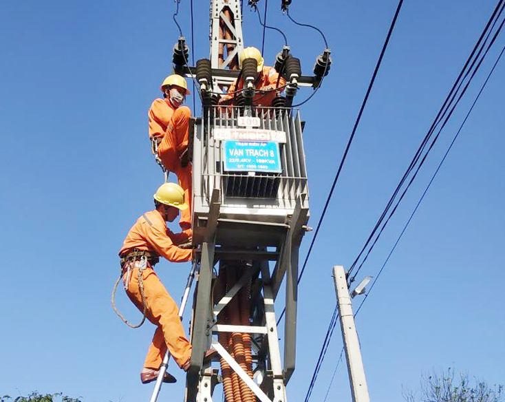 Điện lực Bố Trạch: Bảo đảm nguồn điện phục vụ người dân trong dịp Tết Nguyên đán