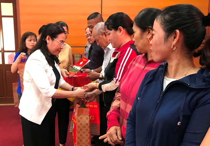 Mặt trận các cấp chung tay chăm lo Tết cho người nghèo