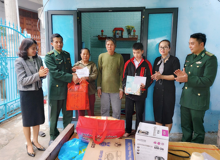 Chăm lo Tết cho người nghèo