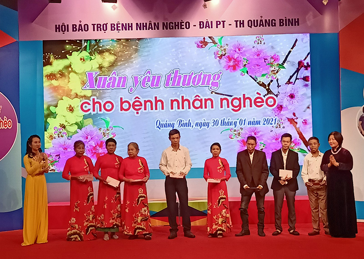 Trên 1,1 tỷ đồng hỗ trợ bệnh nhân nghèo đón Tết